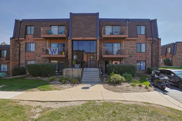 $175,000 | 631 Derry Court, Unit 3C, Schaumburg, IL 60193