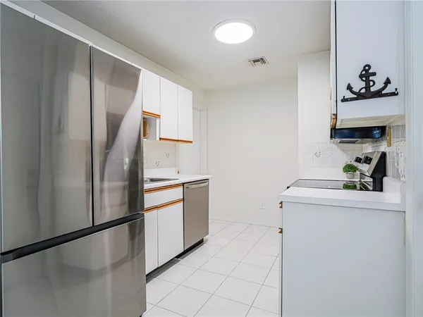 $389,000 | 221 Park Shores Circle, Unit 221E, Vero Beach, FL 32963