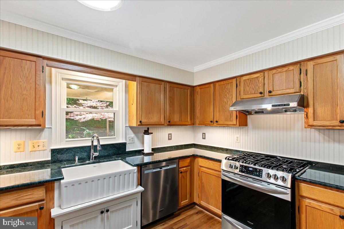 8307 Southstream Run Springfield, VA 22153 - Photo 26 of 49 a kitchen with stainless steel appliances a stove a sink and a microwave