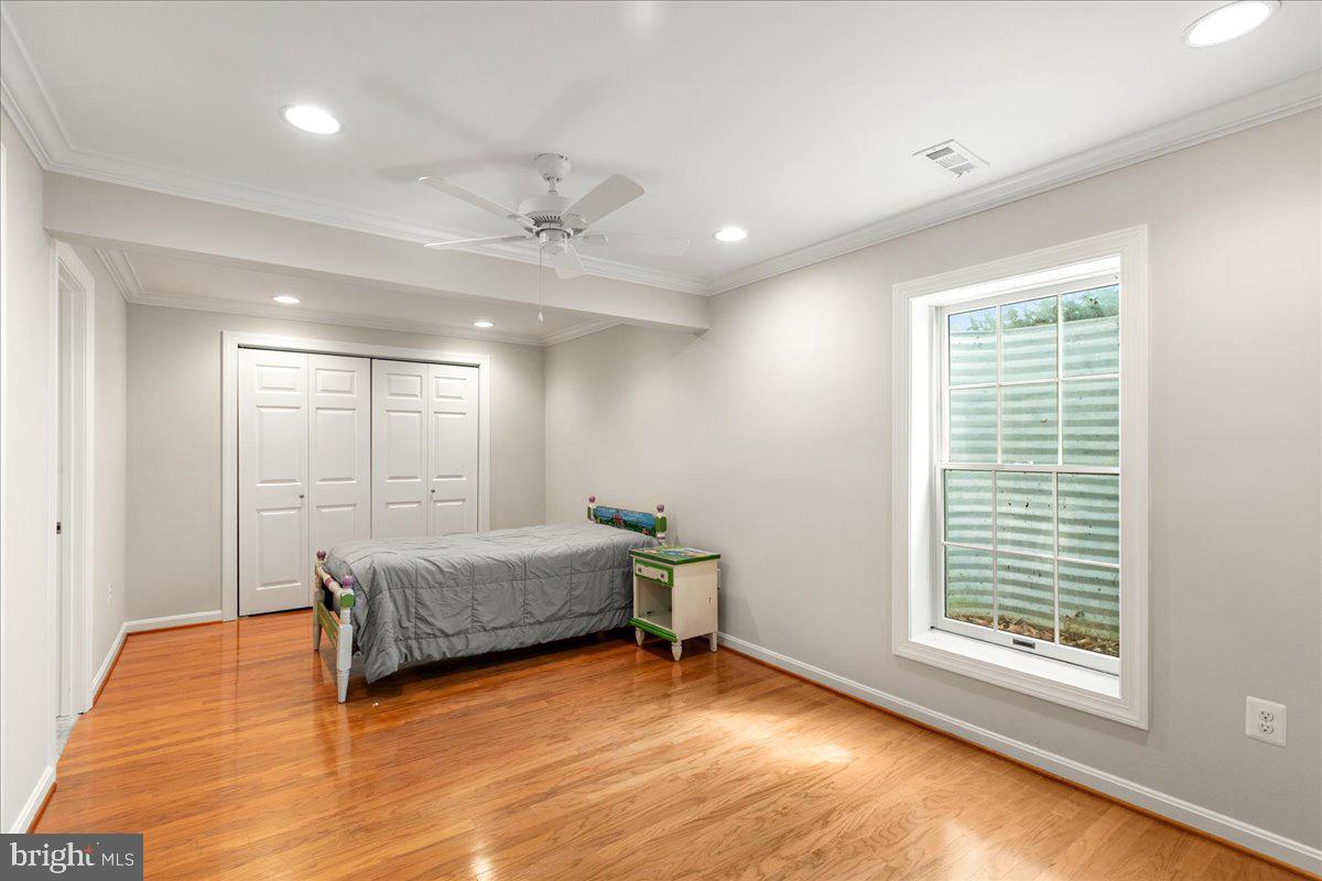 8307 Southstream Run Springfield, VA 22153 - Photo 32 of 49 a living room with furniture and a wooden floor
