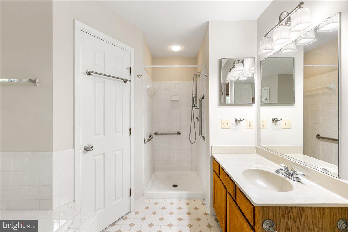 8307 Southstream Run Springfield, VA 22153 - Photo 8 of 49 a bathroom with a sink mirror toilet shower and bathtub