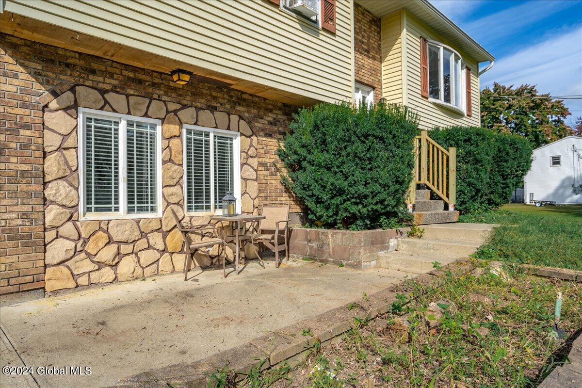 726 Hudson River Road Halfmoon, NY 12118 - Photo 4 of 34 21-726 HUDSON RIVER RD-28