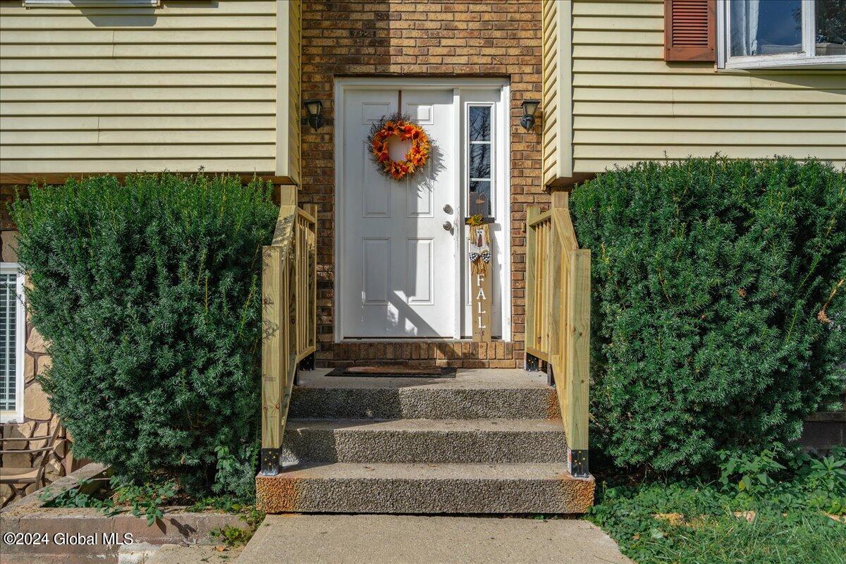 726 Hudson River Road Halfmoon, NY 12118 - Photo 5 of 34 22-726 HUDSON RIVER RD-29