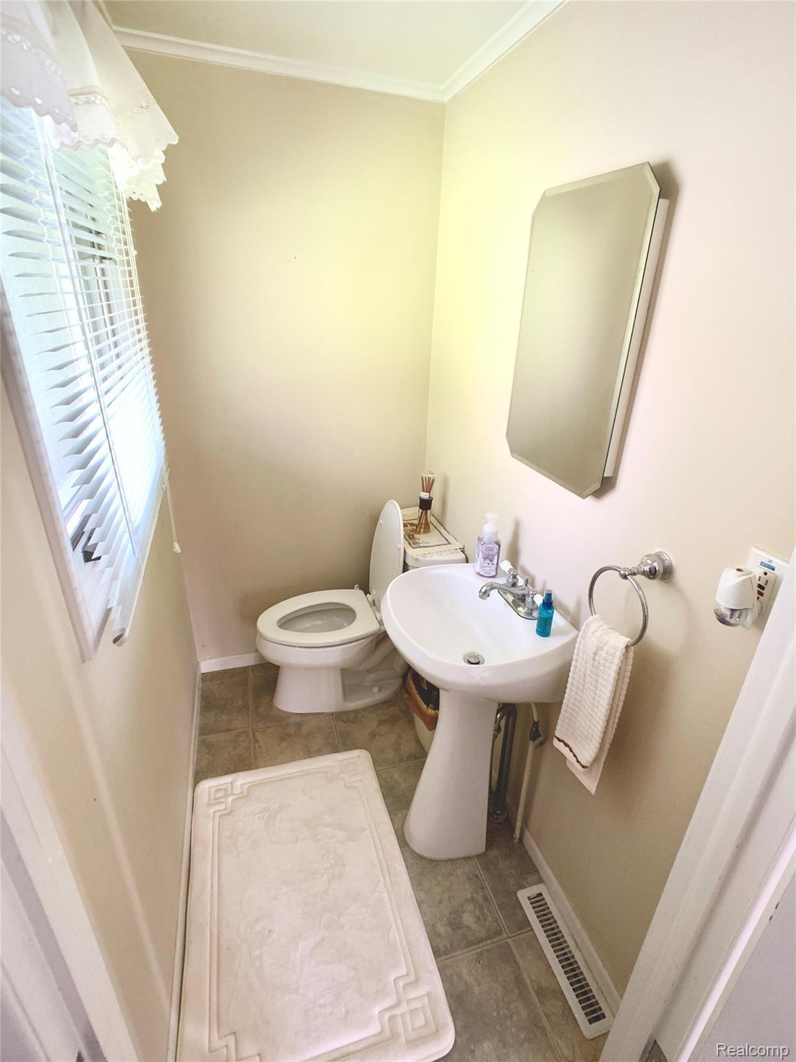 1185 Torpey Road Troy, MI 48083 - Photo 13 of 22 IMG_4756.JPEG