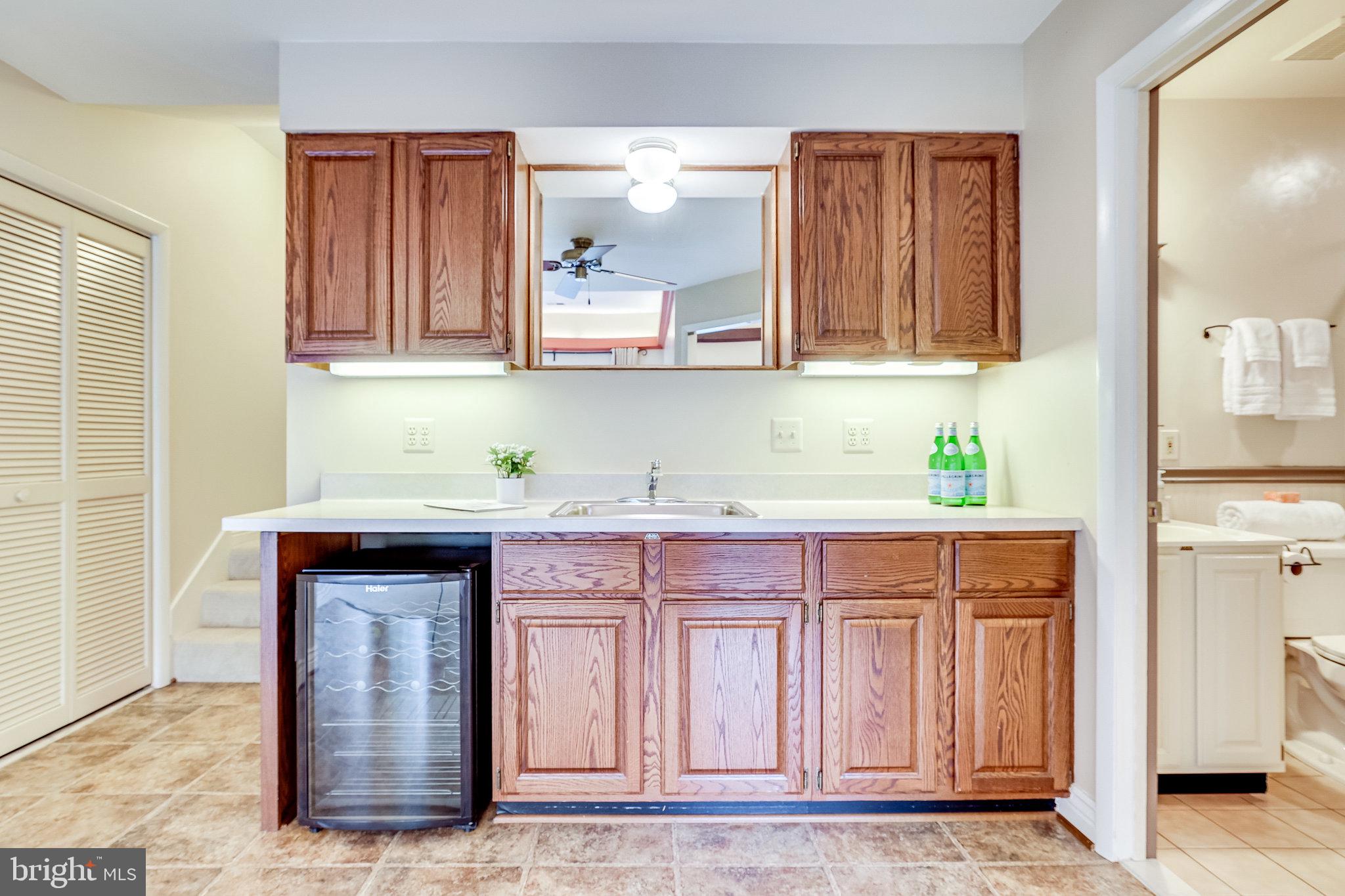 2024 Lakebreeze Way Reston, VA 20191 - Photo 61 of 95 The wet bar is super-convenient for lake living!
