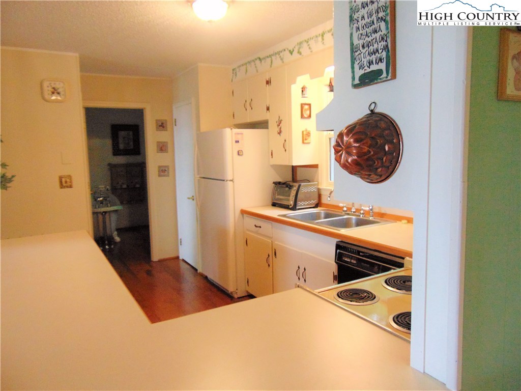 196 Valley Vista Road Glade Valley, NC 28627 - Photo 3 of 10 Gallery Image 3