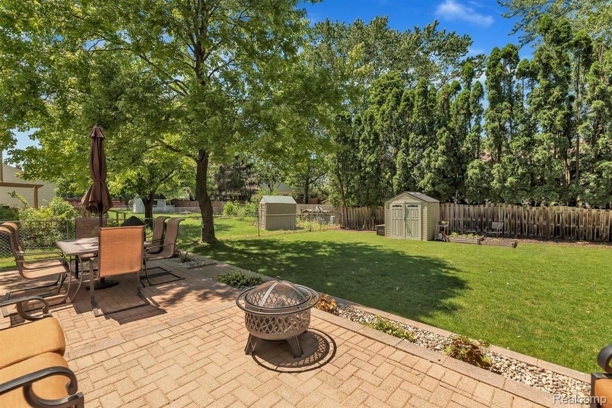 748 Burlington Road Canton, MI 48188 - Photo 42 of 43 51-748 Burlington Rd-WindowStill-Re.jpg