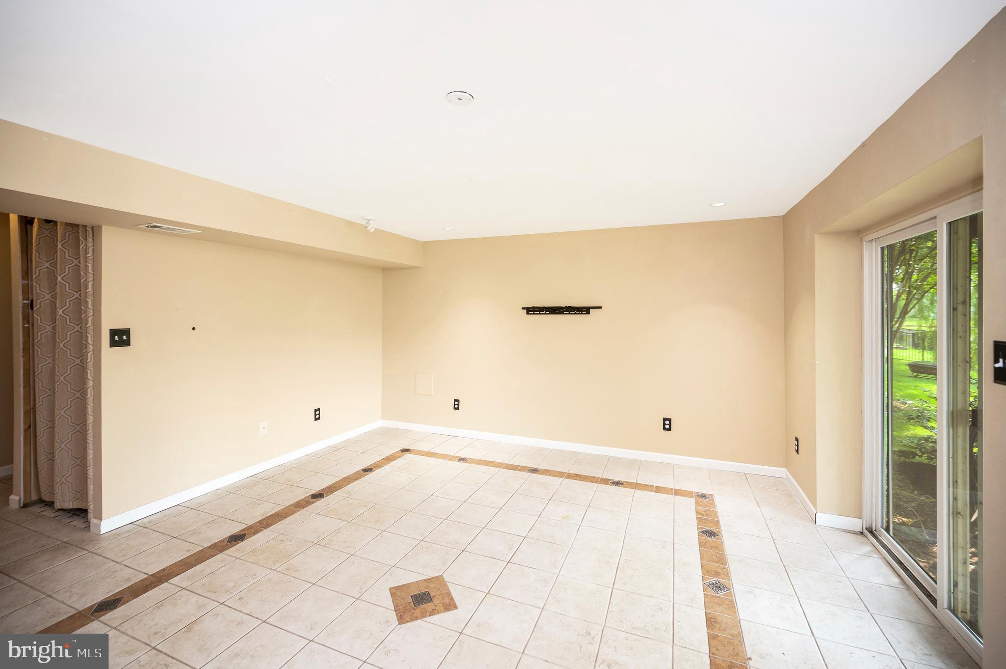 3308 Boathouse Road Warrenton, VA 20187 - Photo 37 of 59 a view of an empty room