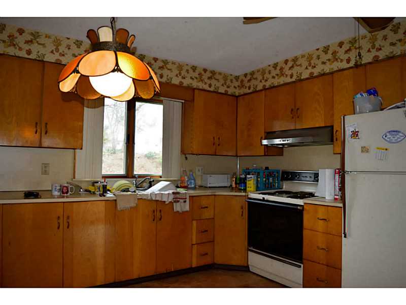28 Bentley Road Warwick, RI 02888 - Photo 9 of 20 Kitchen.
