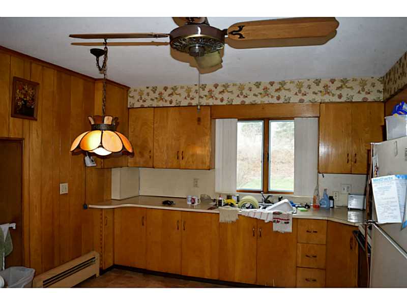 28 Bentley Road Warwick, RI 02888 - Photo 10 of 20 Kitchen.