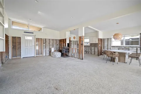 a view of livingroom with furniture