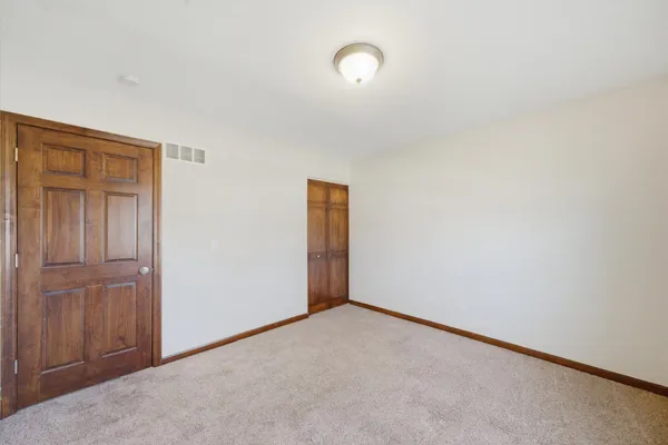 $390,000 | 1047 Waterford Cut, Crystal Lake, IL 60014