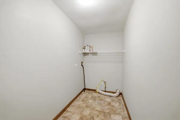 $390,000 | 1047 Waterford Cut, Crystal Lake, IL 60014