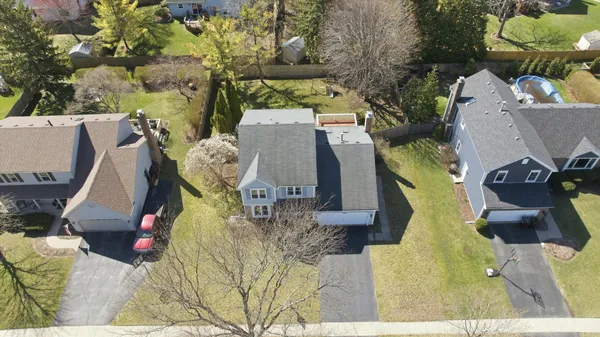$390,000 | 1047 Waterford Cut, Crystal Lake, IL 60014