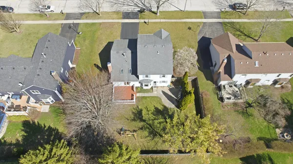 $390,000 | 1047 Waterford Cut, Crystal Lake, IL 60014