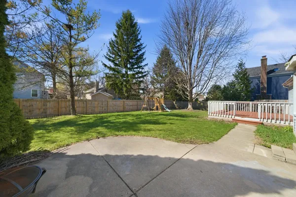 $390,000 | 1047 Waterford Cut, Crystal Lake, IL 60014