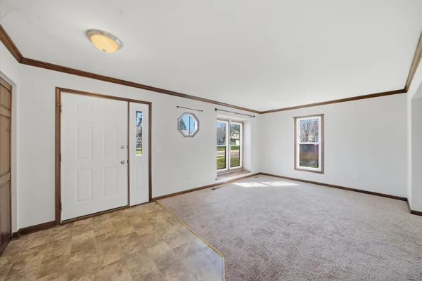 $390,000 | 1047 Waterford Cut, Crystal Lake, IL 60014