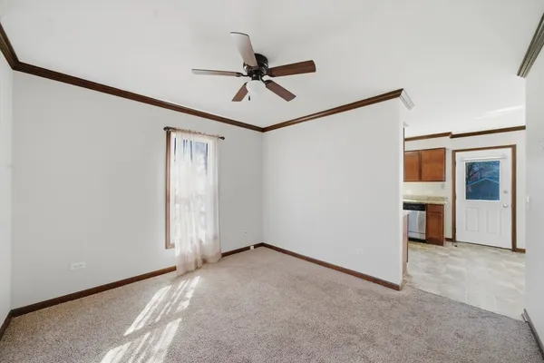 $390,000 | 1047 Waterford Cut, Crystal Lake, IL 60014