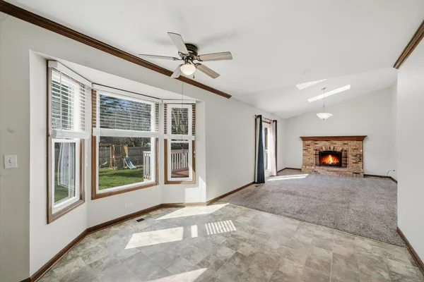 $390,000 | 1047 Waterford Cut, Crystal Lake, IL 60014