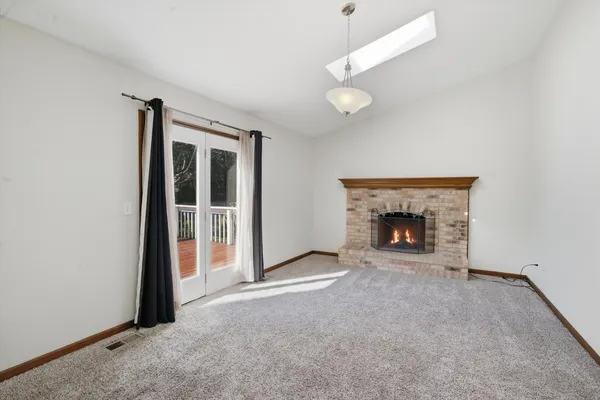 $390,000 | 1047 Waterford Cut, Crystal Lake, IL 60014