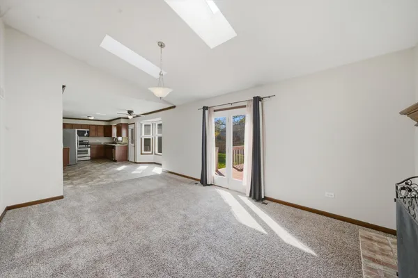 $390,000 | 1047 Waterford Cut, Crystal Lake, IL 60014