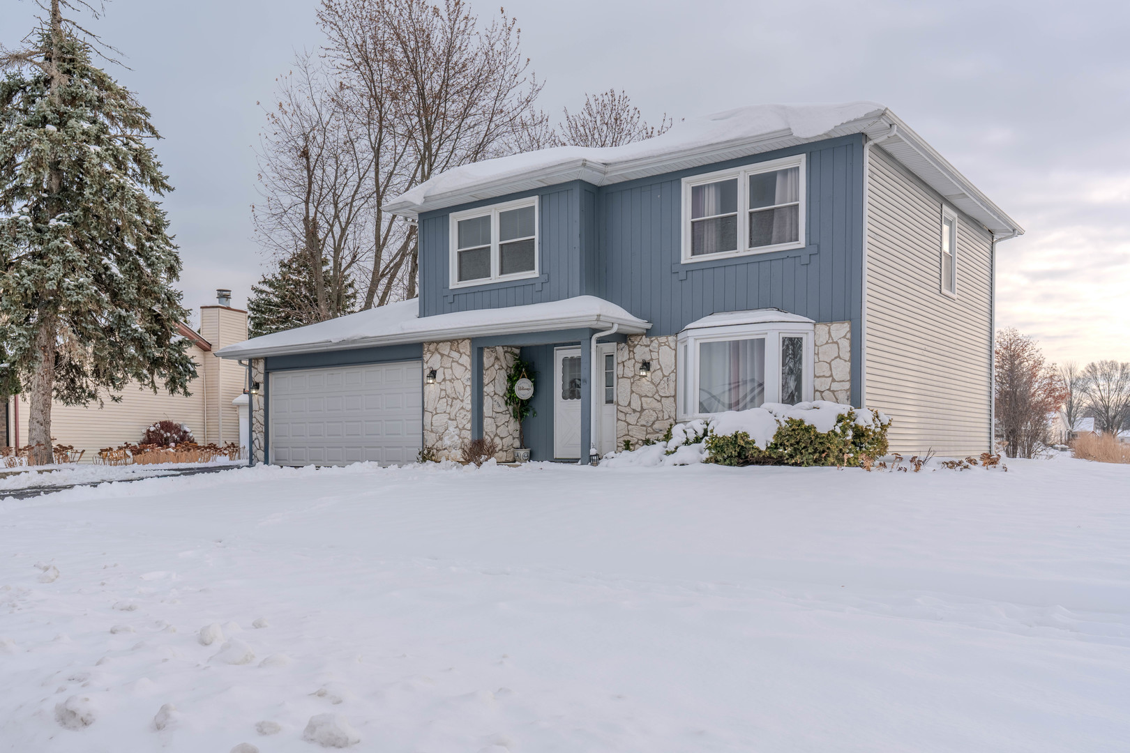 601 Bluff Street Carol Stream, IL 60188 - Photo 2 of 25 a front view of a house with a yard and garage