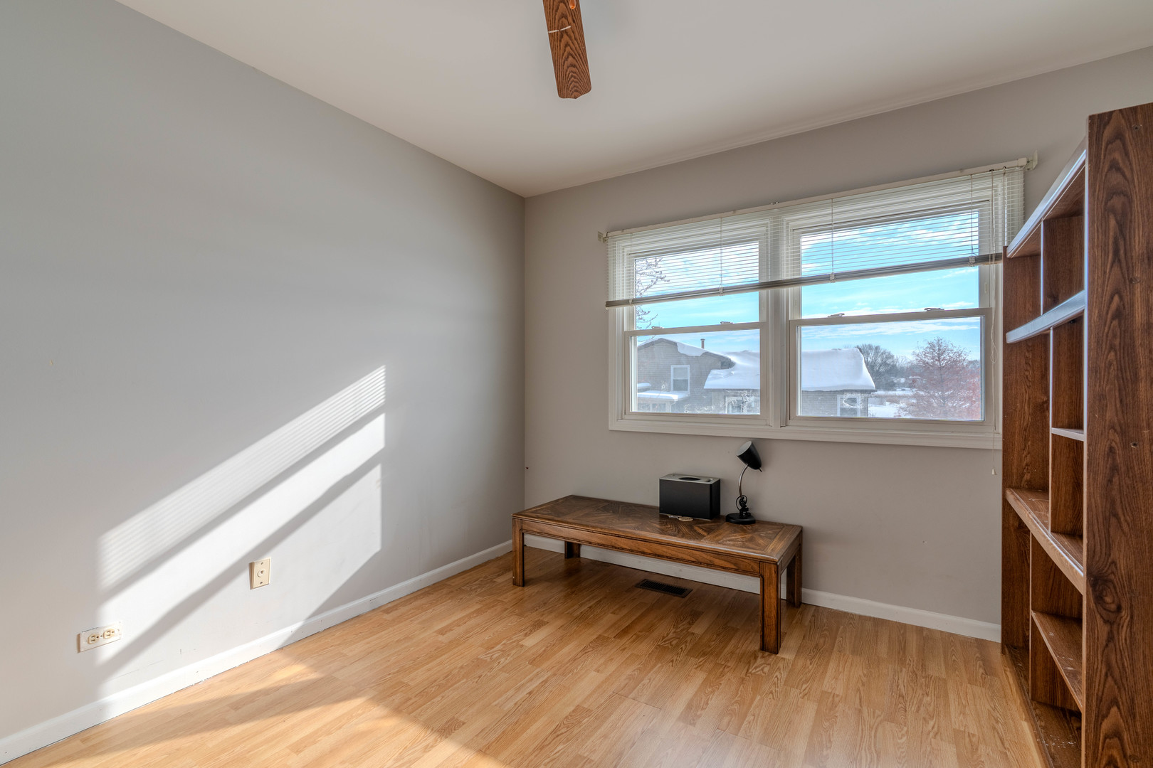 601 Bluff Street Carol Stream, IL 60188 - Photo 21 of 25 a living room with furniture and a window