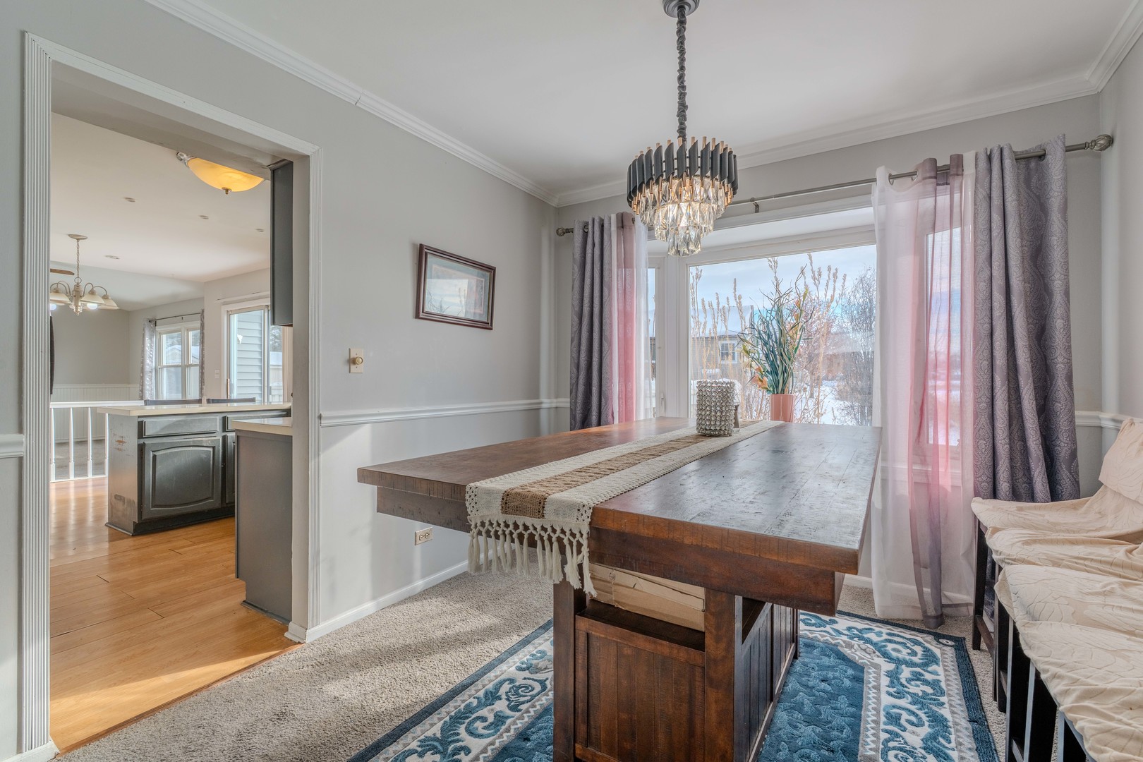 601 Bluff Street Carol Stream, IL 60188 - Photo 5 of 25 a view of a dining room and livingroom view