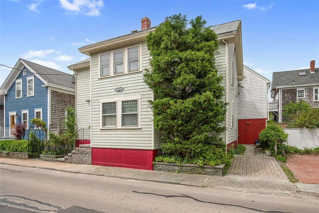 74 3rd Street Newport, RI 02840 - Photo 4 of 43