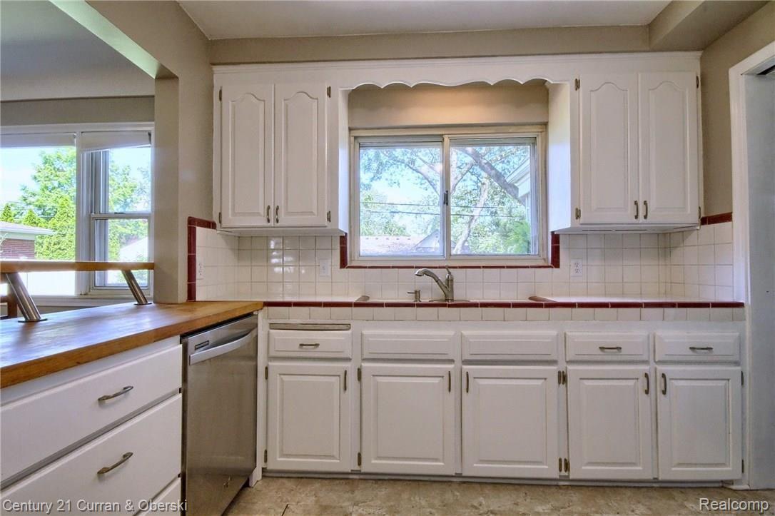 9881 Reeck Road Allen Park, MI 48101 - Photo 9 of 29 Kitchen_2nd_View.jpg