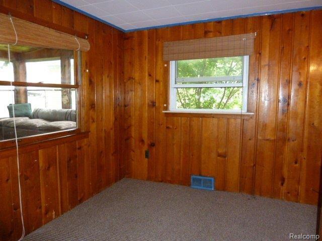 4052 Elmhurst Road Waterford, MI 48328 - Photo 14 of 16 8-2-13 026.JPG