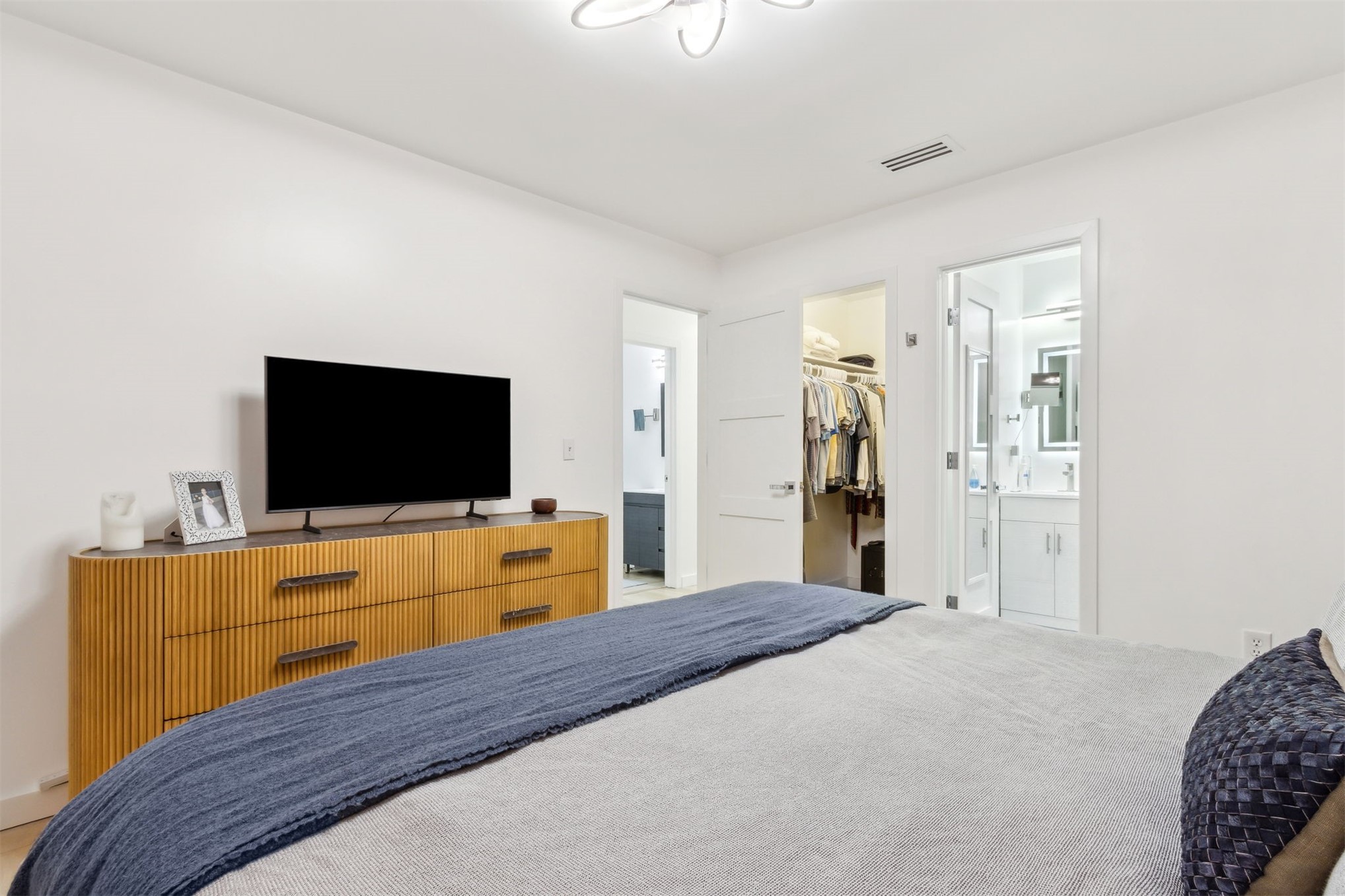 724 North 14th Street Fernandina Beach, FL 32034 - Photo 19 of 34 a bedroom with a bed and a flat screen tv