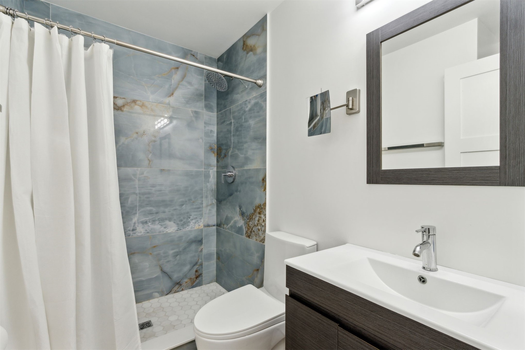 724 North 14th Street Fernandina Beach, FL 32034 - Photo 5 of 34 a bathroom with a sink mirror and a toilet