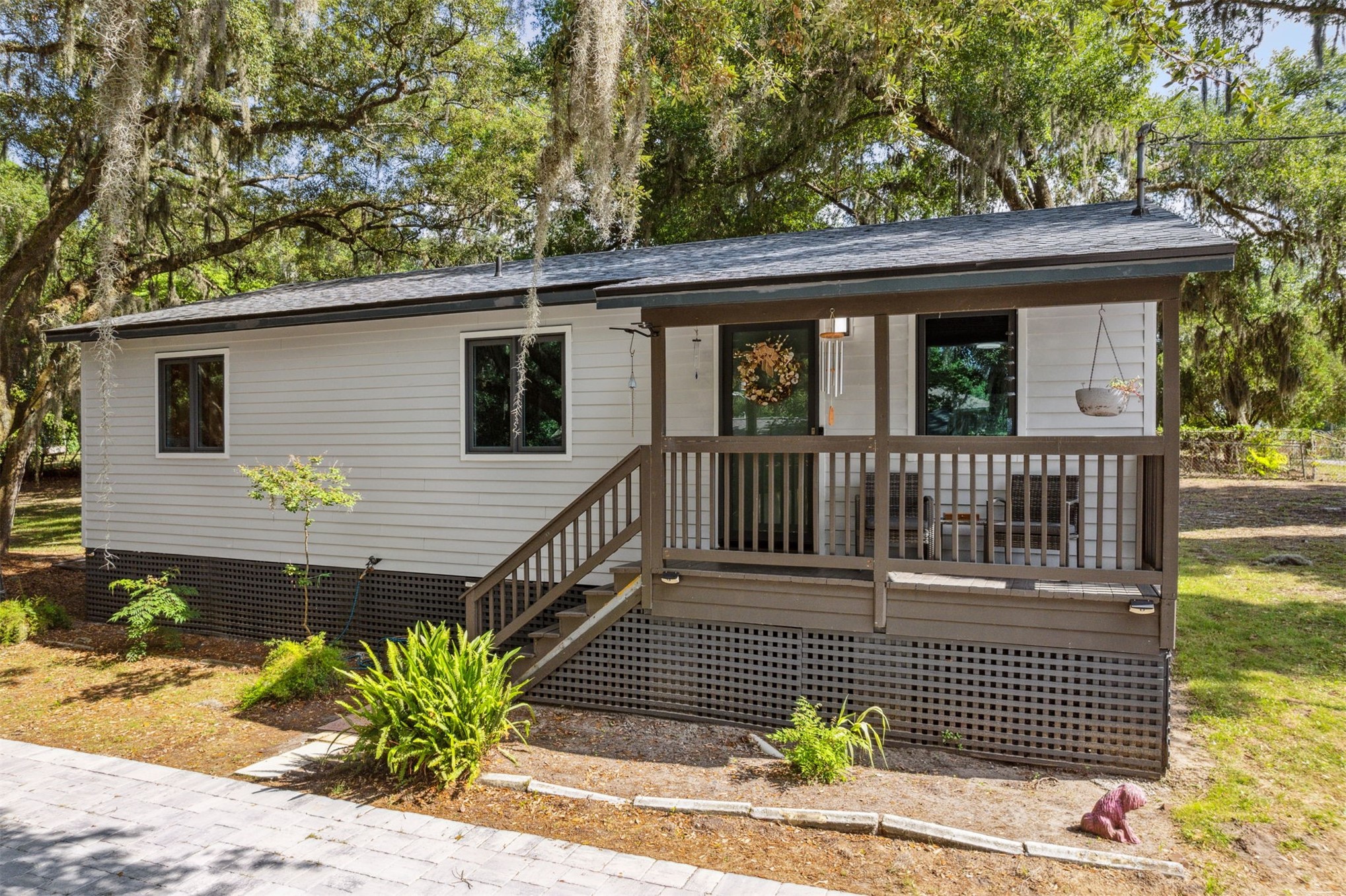 724 North 14th Street Fernandina Beach, FL 32034 - Photo 8 of 34 a view of a house with a porch