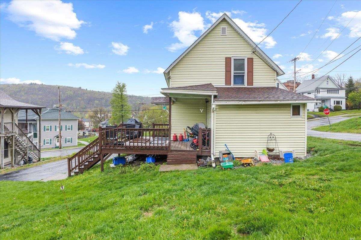 71 Beckley Street Barre, VT 05641 - Photo 5 of 35