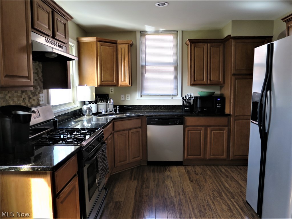 3902 Tyndall Road Cleveland, OH 44118 - Photo 11 of 34 Gallery Image 11