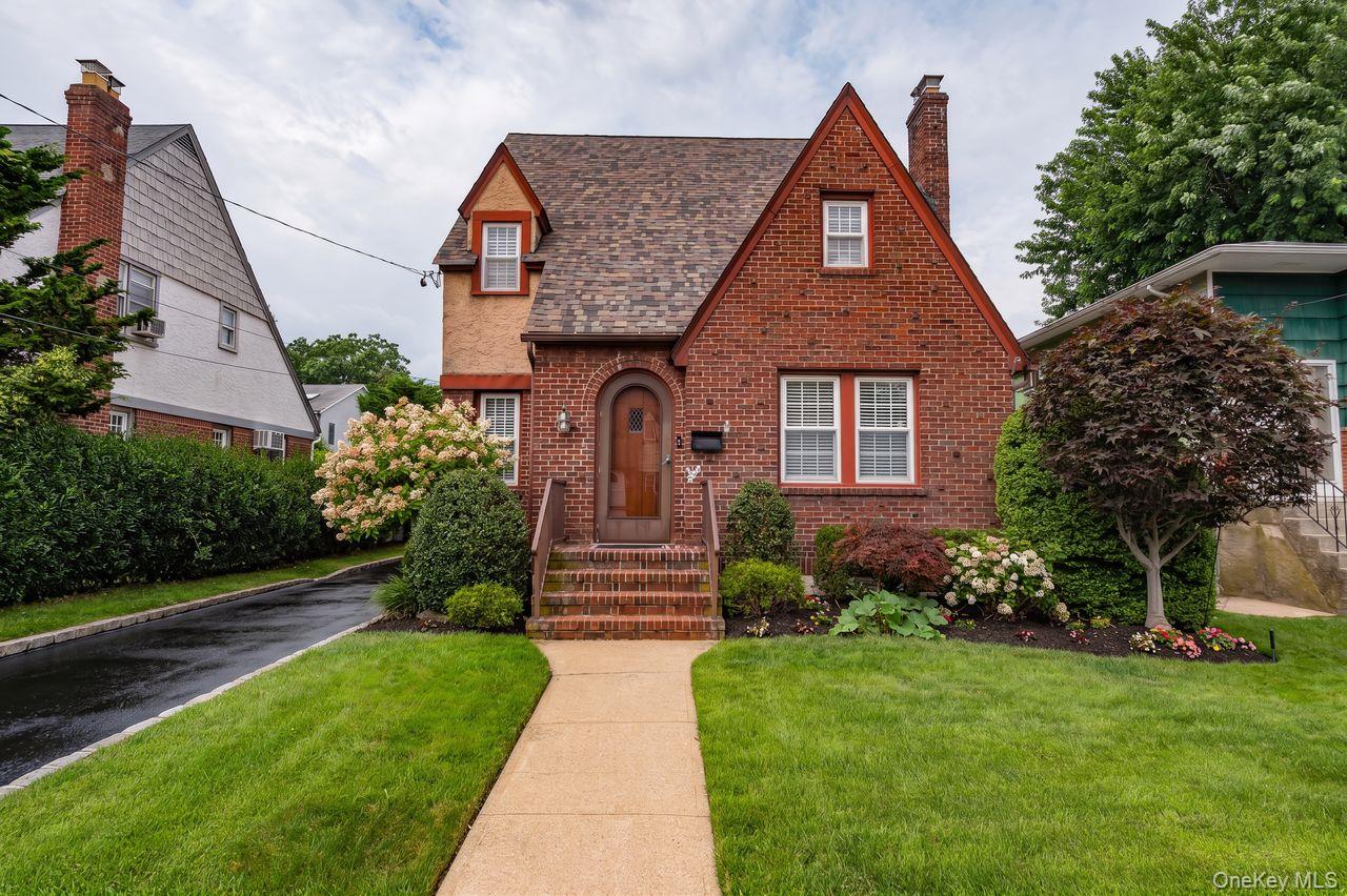 6 Troy Place Merrick, NY 11566 - Photo 1 of 24