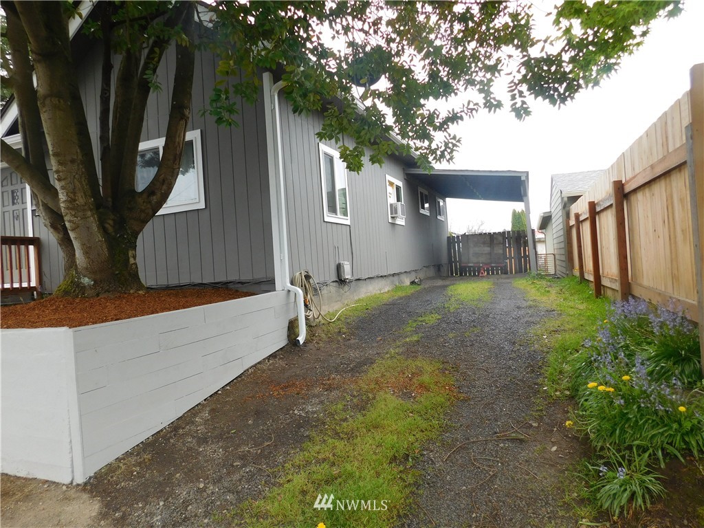 602 Burcham Street Kelso, WA 98626 - Photo 3 of 11