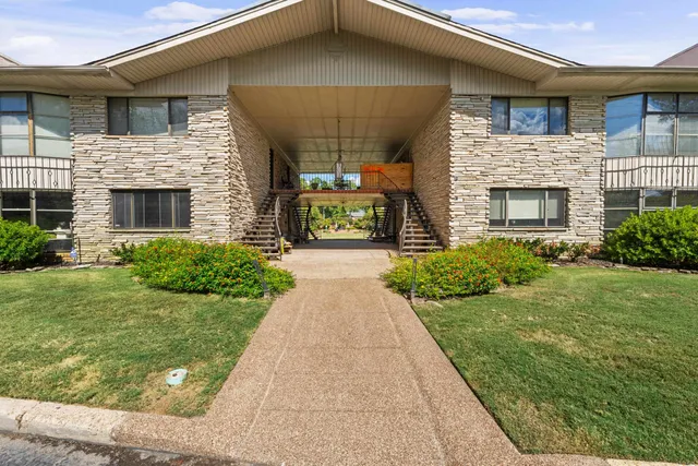 $155,000 | 4400 Poplar Avenue, Unit 48, Memphis, TN 38117