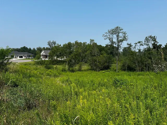 $399,900 | 10 Pondview Trail, North Oaks, MN 55127