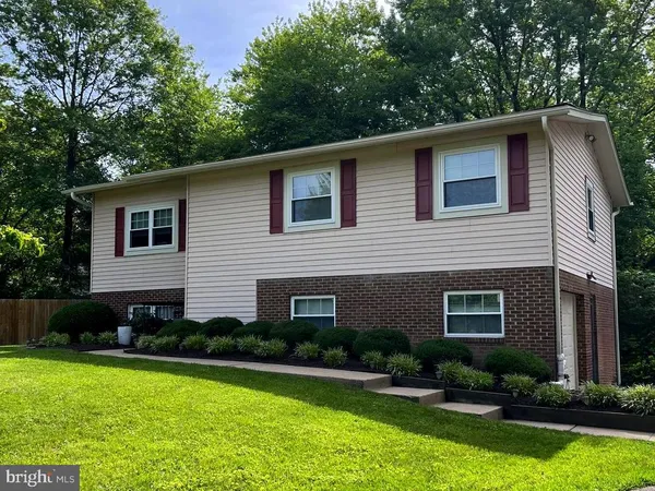 $730,977 | 911 McDaniel Court, Herndon, VA 20170