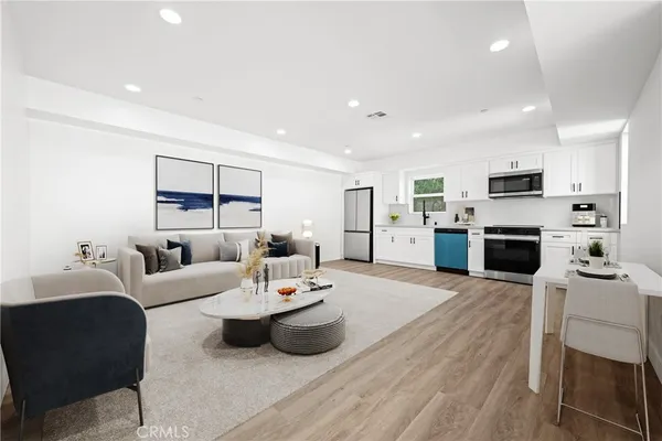 $4,275 | 6704 Kester Avenue, Van Nuys, CA 91405