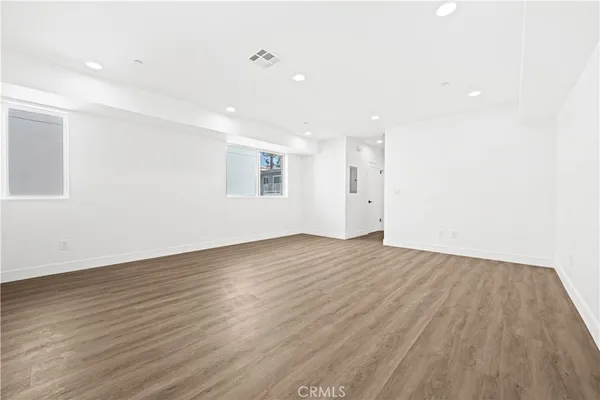 $4,275 | 6704 Kester Avenue, Van Nuys, CA 91405