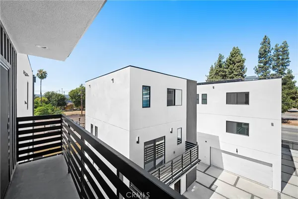 $4,275 | 6704 Kester Avenue, Van Nuys, CA 91405