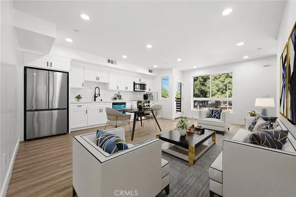 $4,275 | 6704 Kester Avenue, Van Nuys, CA 91405