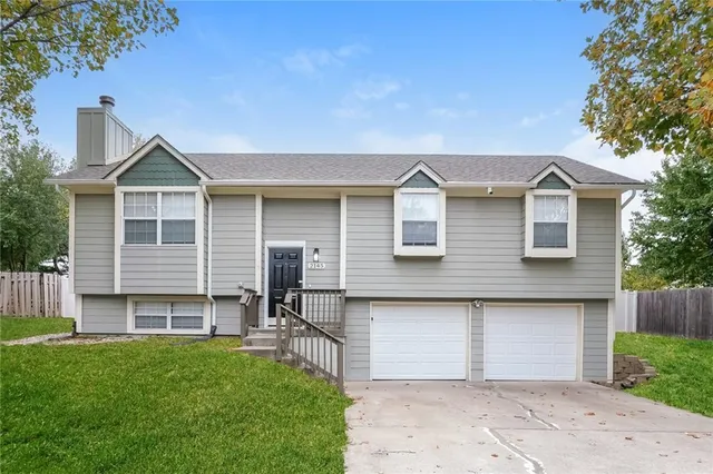 $2,305 | 2145 Northeast Concord Street, Lee's Summit, MO 64086