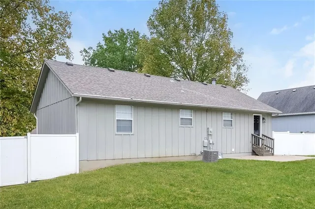 $2,305 | 2145 Northeast Concord Street, Lee's Summit, MO 64086