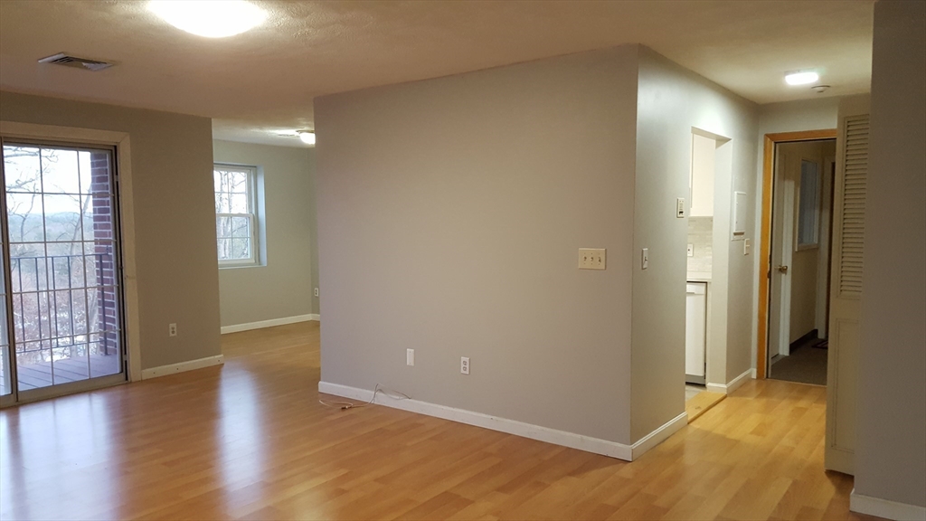 7 Louisburg Square, Unit 9 Nashua, NH 03060 - Photo 6 of 10