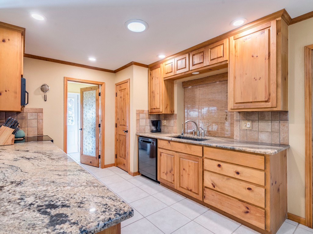 16019 Arbor Trail Buda, TX 78610 - Photo 7 of 40 Gorgeous granite and natural wood give rustic cozy vibes while cooking.