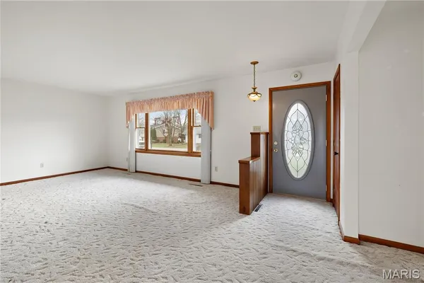 $163,100 | 19 Westwood Drive, Hillsboro, IL 62049